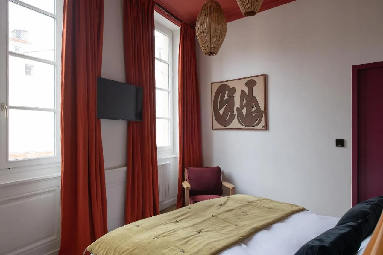 Mihotel Blandan Lyon France